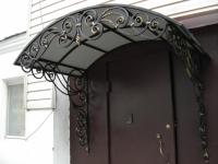 Кованый козырек зашитый листом металла