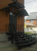 Кованый козырек с двойной крышей