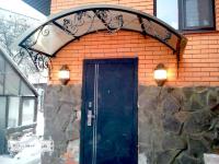 Кованый козырек с листьями