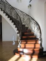 Кованое лестничное ограждение на второй этаж